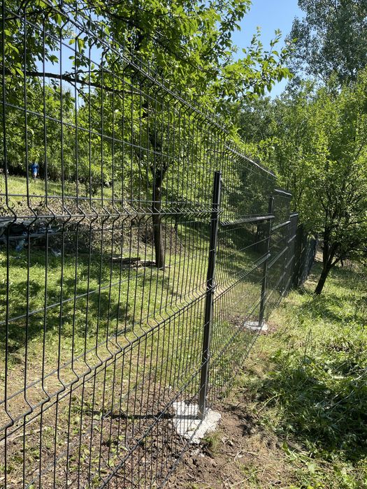 Executam garduri si porti