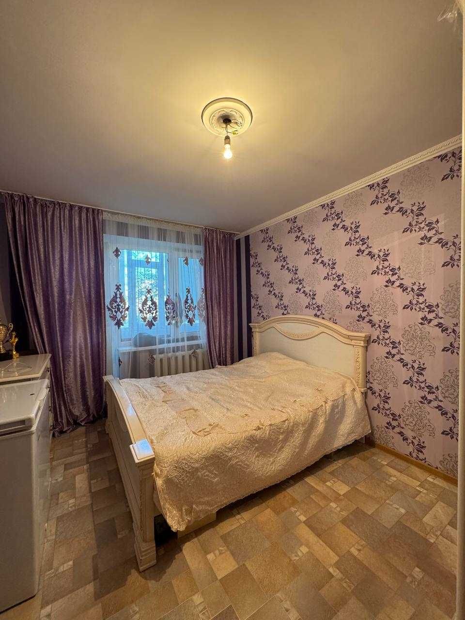 Продам 2 к.кв на 8 мкр.