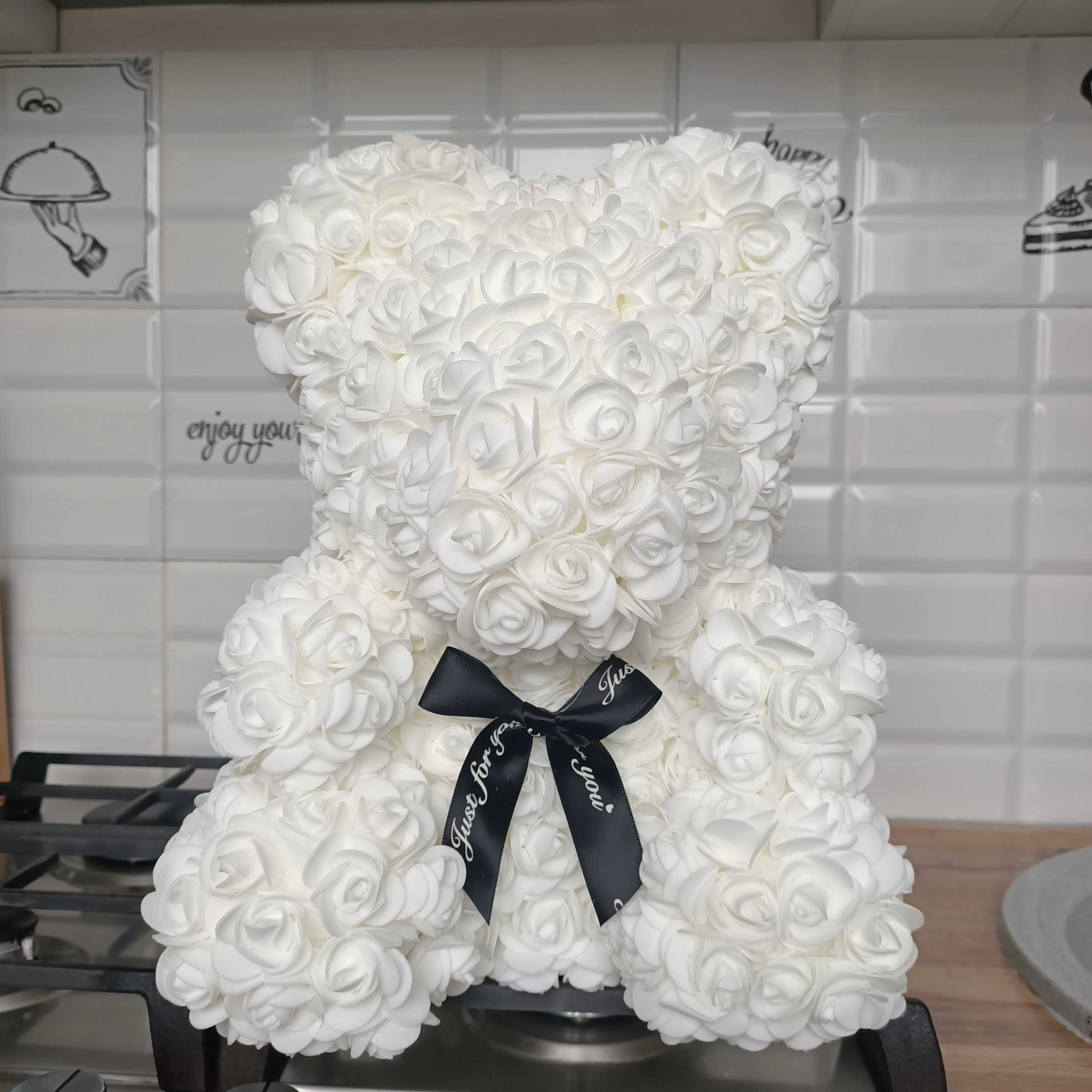 Мишка из искусственных  роз