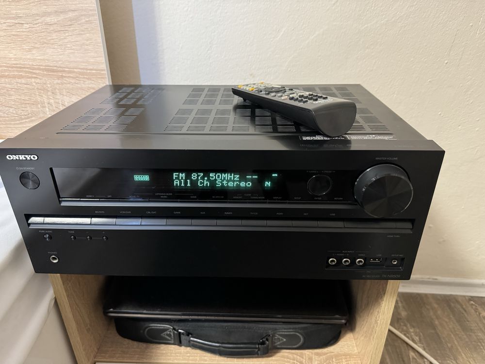 Onkyo TX-NR509 перфектен