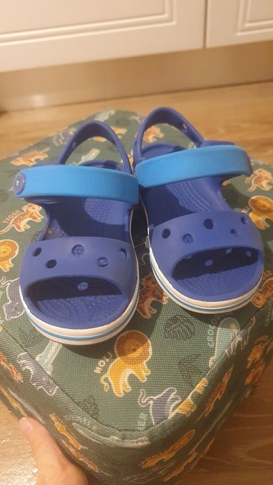 Sandale Crocs pt fete sau baieti, marime 23-24, albastru violet