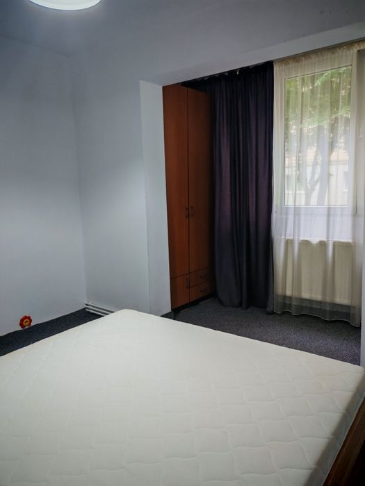 Închiriez apartament cu 3 camere