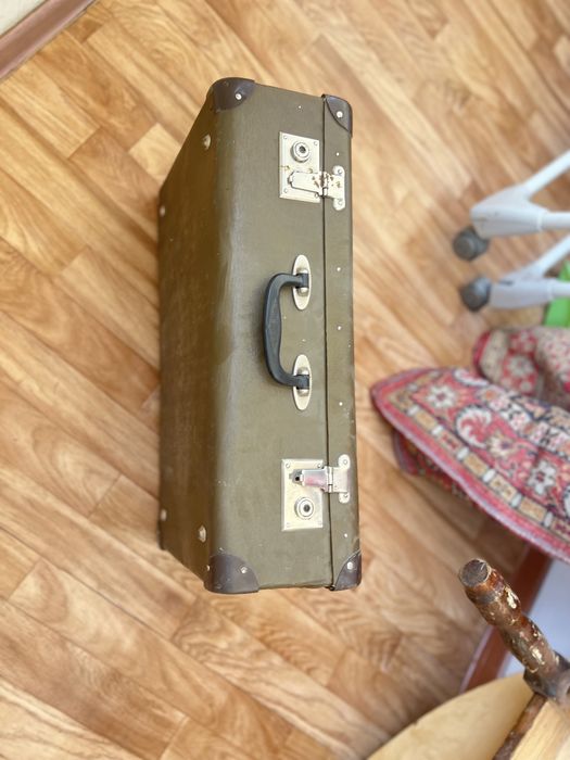 Продам чемодан