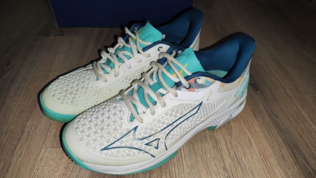 Обувки mizuno wave exceed tour 5 и Asics sky elite ff tokyo