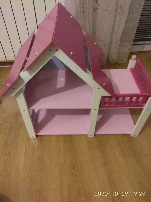 Дървена къща за кукли