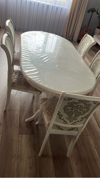Стол и 6 стульев
