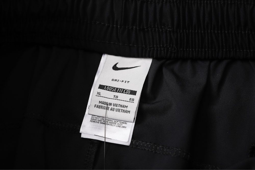 Спортивные брюки Nike Dri Fit для тренировок.
