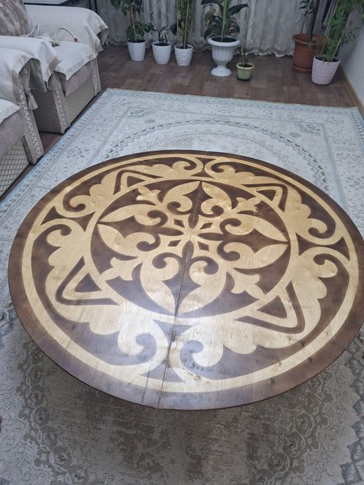 Продается круглый стол( жер стол )