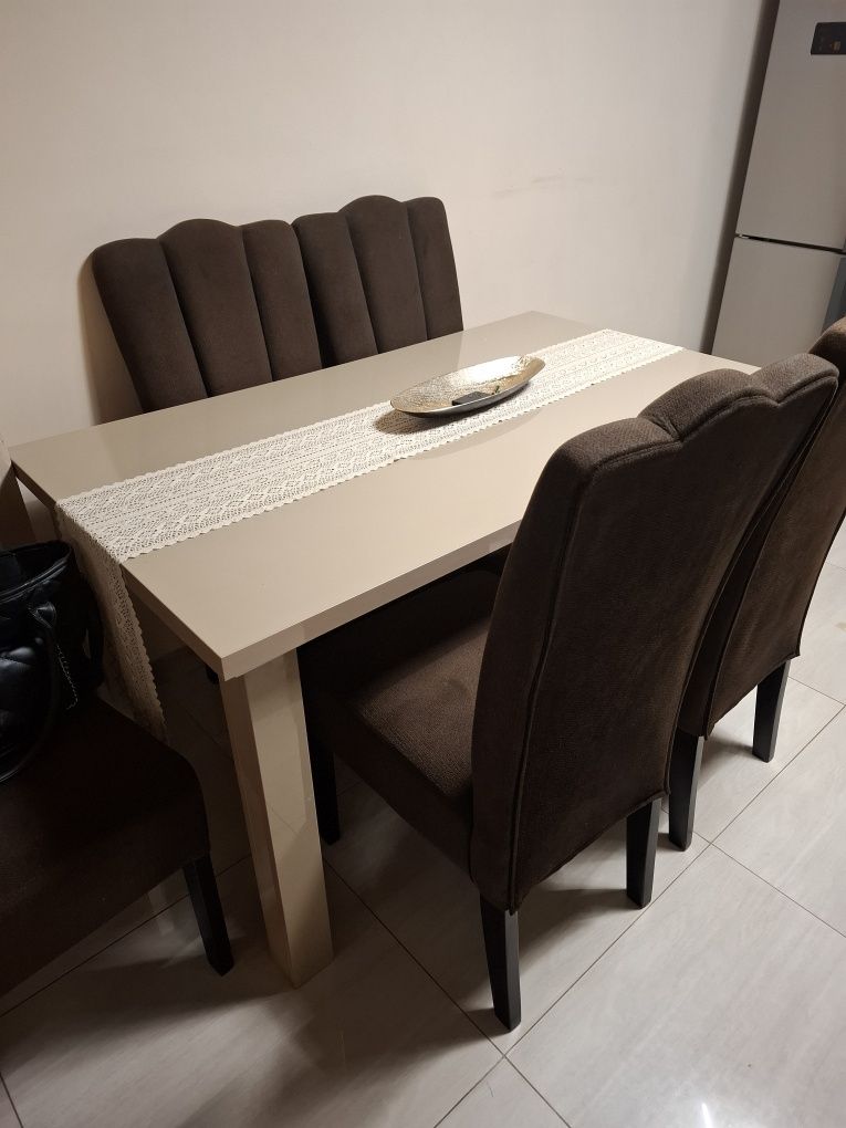Vând masa de bucatarie+6 scaune