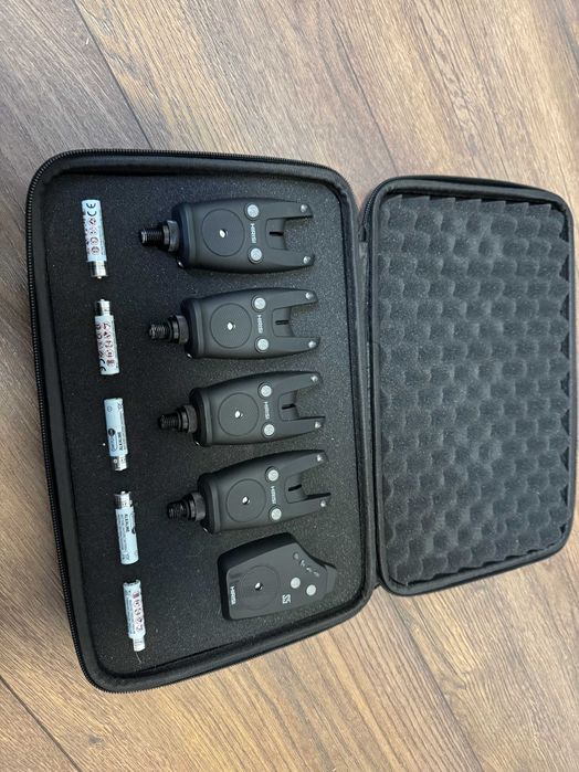 Set 4 avertizori pentru pescuit la crap HIRISI + statie + penar
