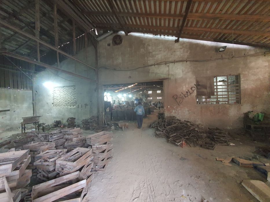 Hale și teren zona industrială