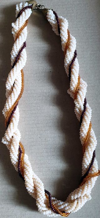 Vand margele si bratari in culori frumoase  si modele deosebite