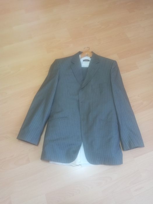 Продам мужские костюмы