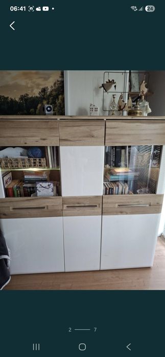 Comoda vitrina cu lumini