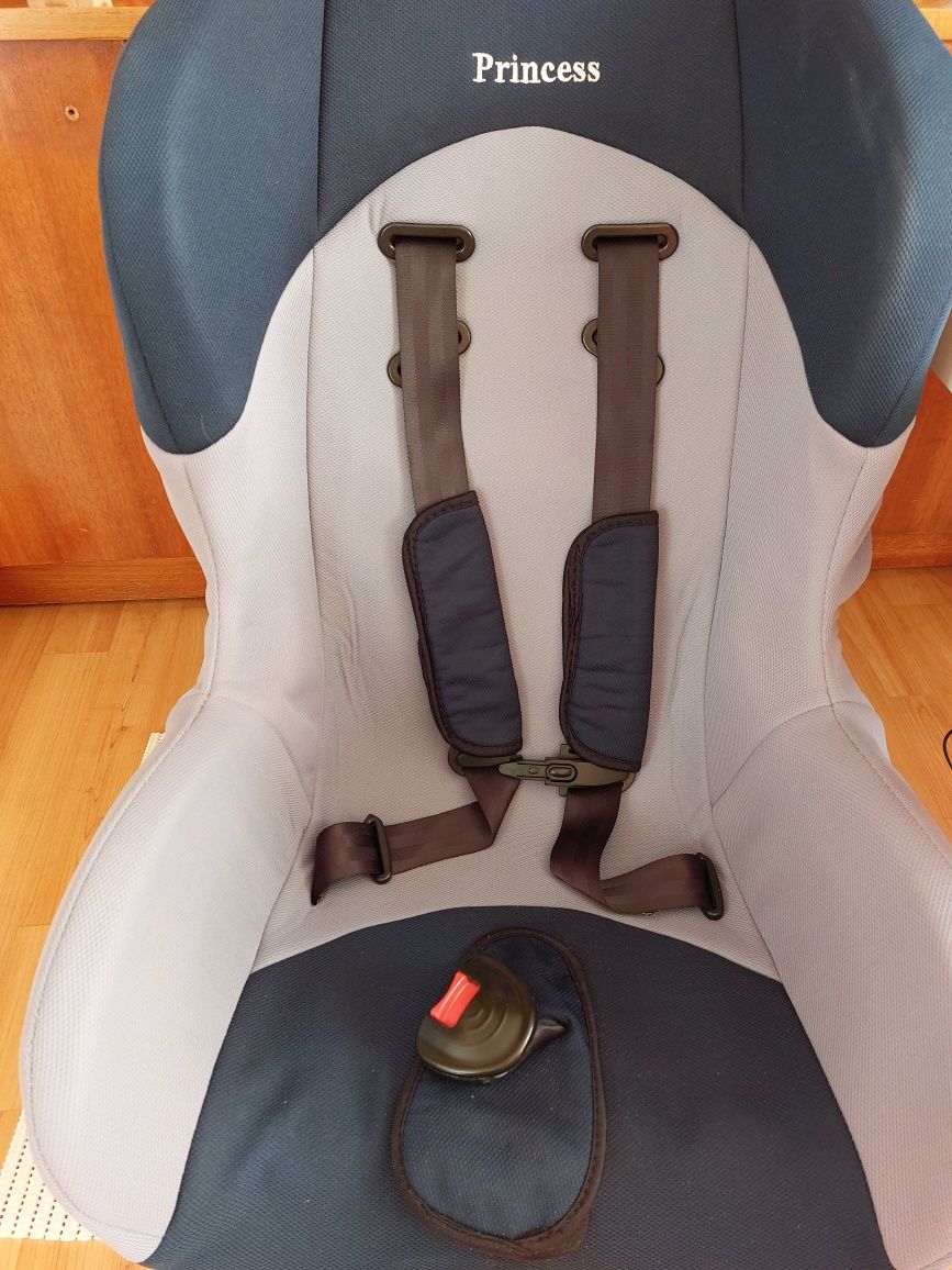 Столче/седалка за кола 0-18 кг с опция за спане