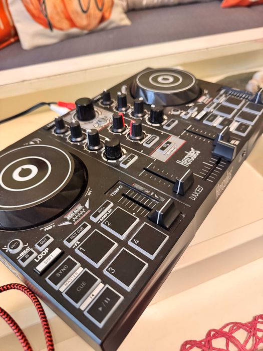 Контролер Hercules DJControl Inpulse 200