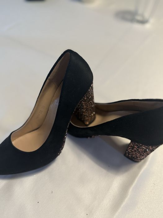 Pantofi eleganți cu toc cu sclipici, mărimea 36, stare excelentă