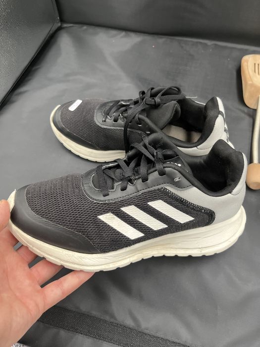 Adidasi adidas negri 40