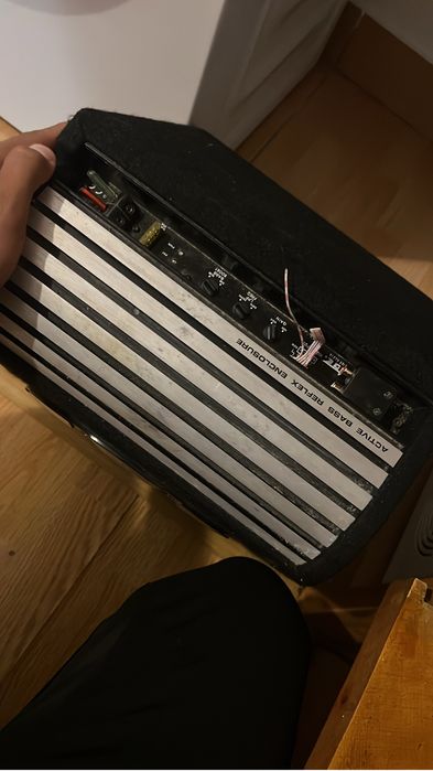 Vand subwoofer masina..