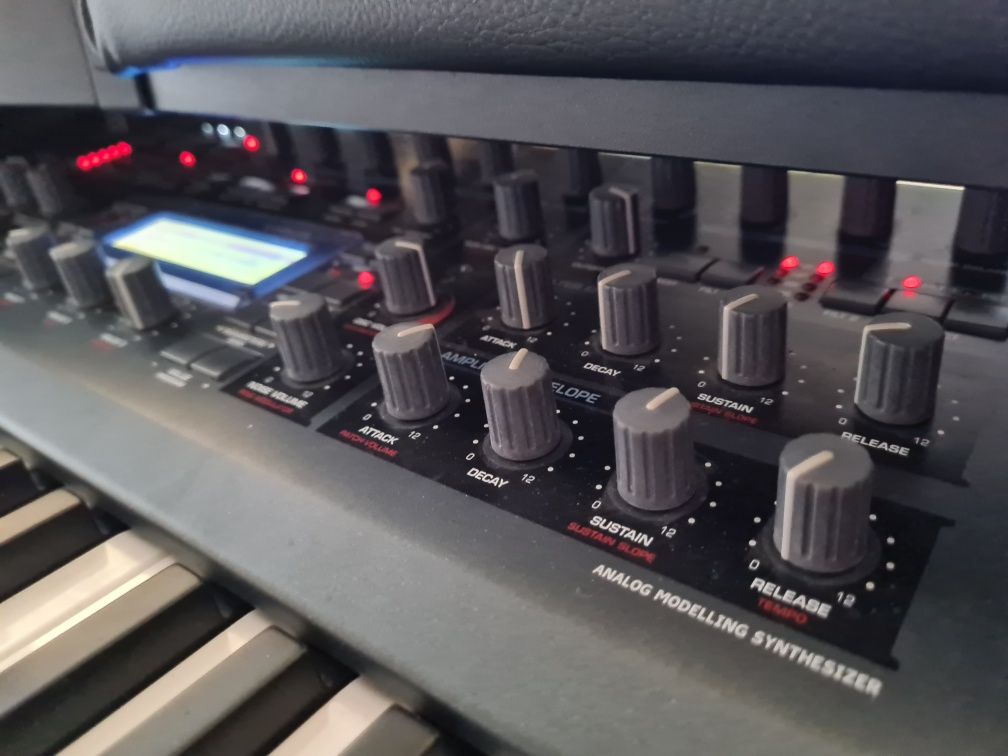 Synth Access Virus Ti + flightcase