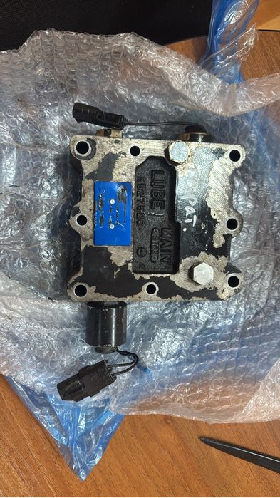 Продам главный клапан КПП кейс 425 бу в рабочем состоянии 100%