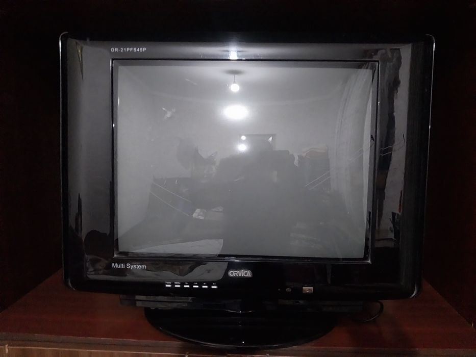 Телевизор 3 та 43. 32.