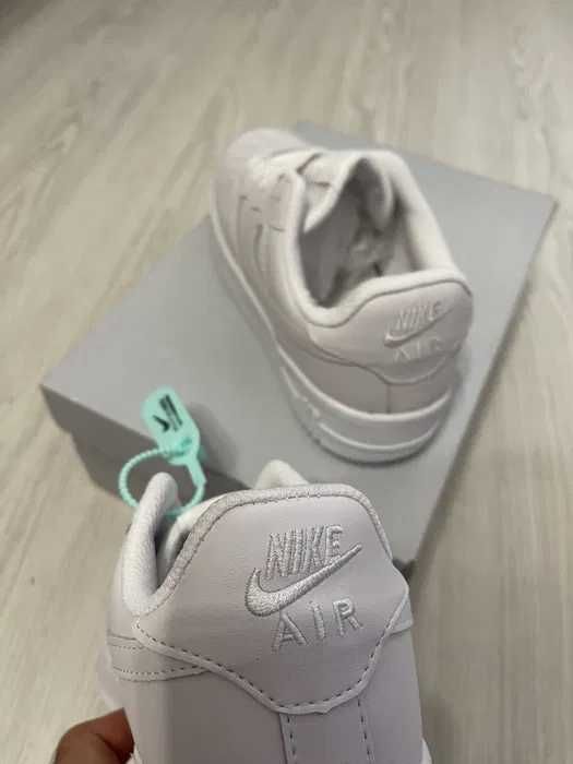 Nike Air Force 1 low triple white | Adidasi noi cu etichet.