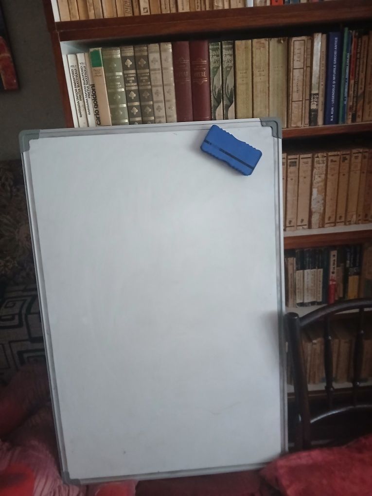 Tabla alba magnetica de scris plus un. Burete
