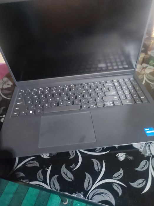 Noutbuk DELL  ideal xolatda 1oy ishlatganman