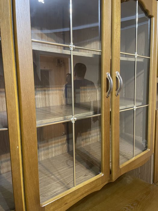 Стенка из натурального дерева