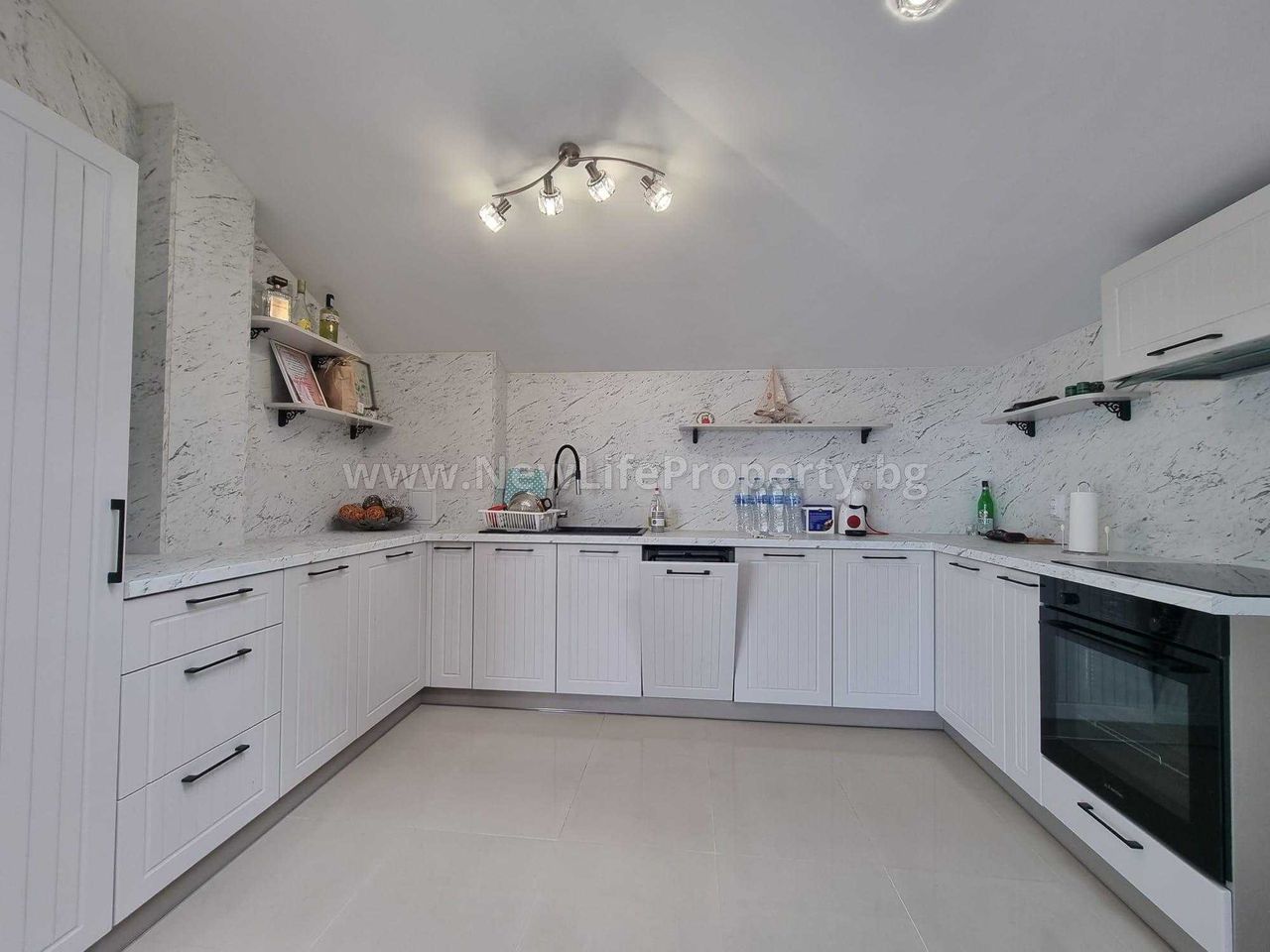 Продава се Къща в с. Кошарица, Област Бургас - 250 кв.м за 1176 €/кв.м - Снимка #22