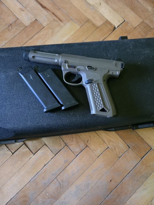 Pistol airsoft aap01 action army