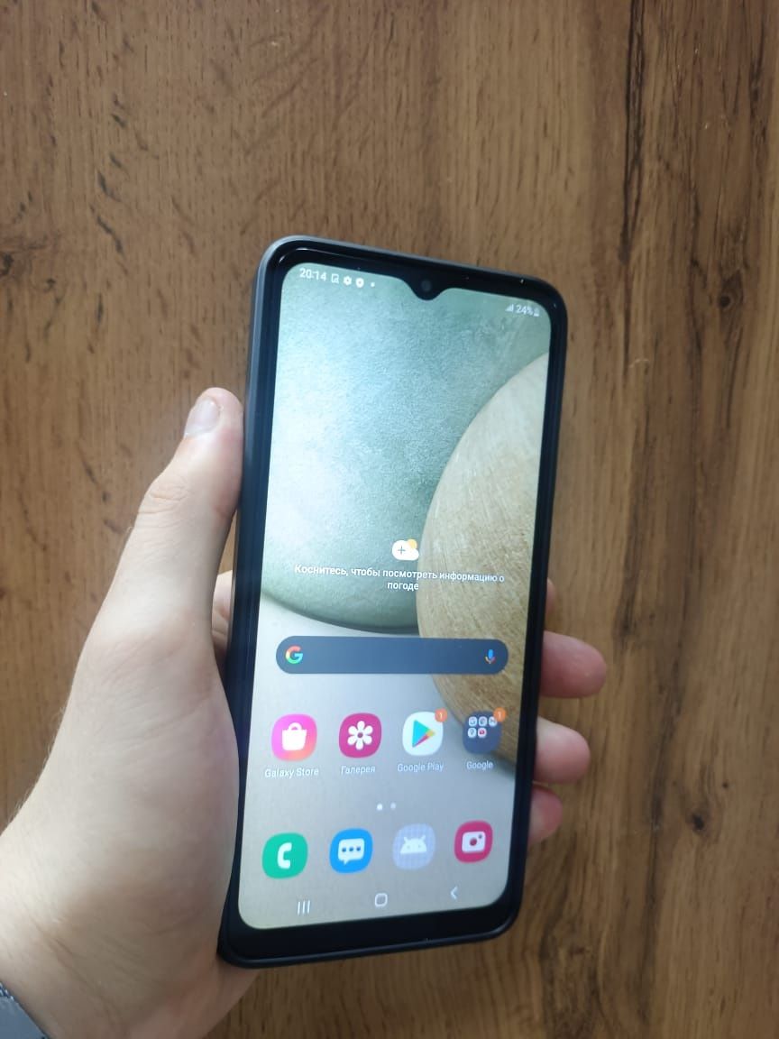 Продам  samsung a12 есть NFC и чехол