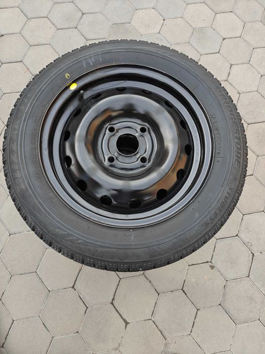Зимние шины Bridgestone 185/60 R15 с железными дисками