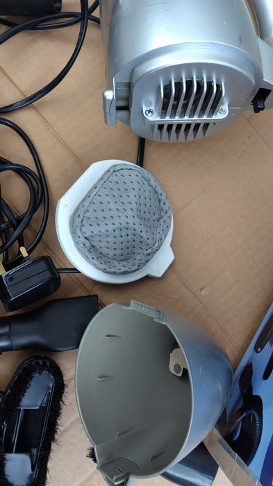 Aspirator auto portabil mic 600W 220V cu accesorii