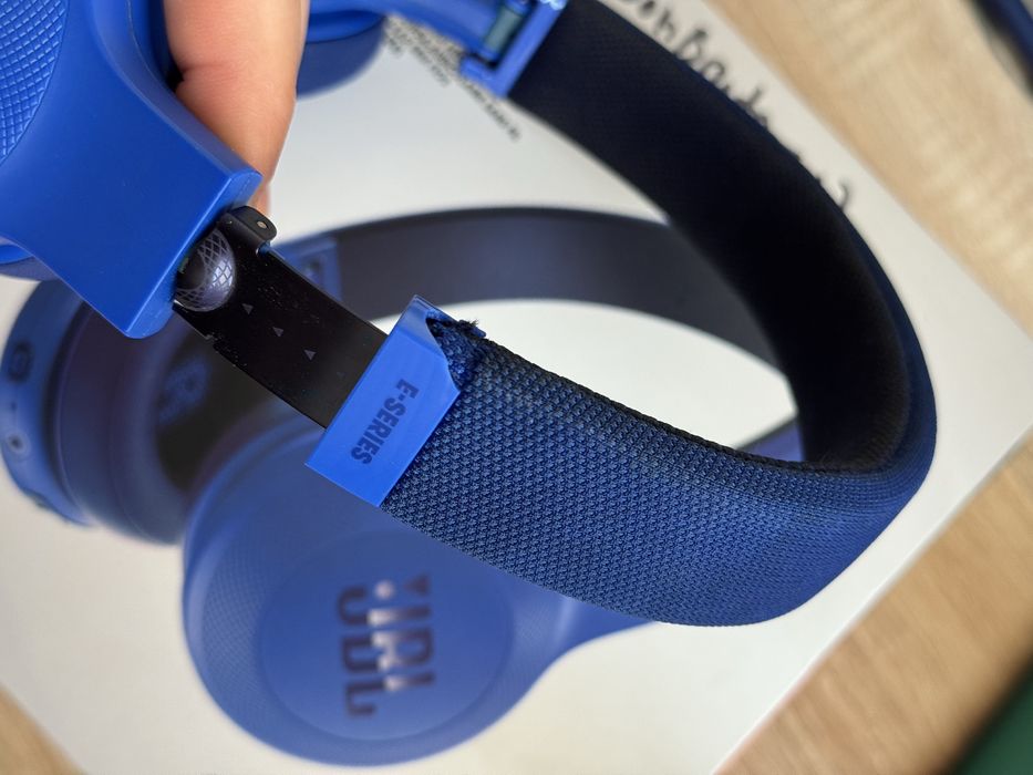 JBL E45BT слушалки + подарък