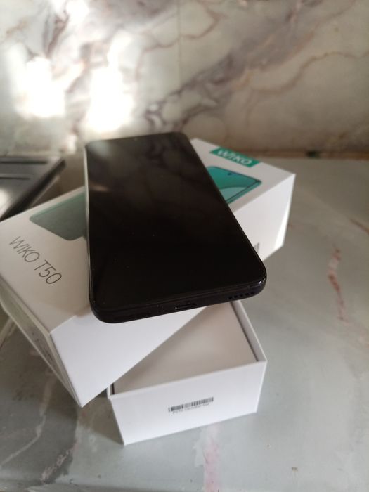 Продам телефон Wiko T50!