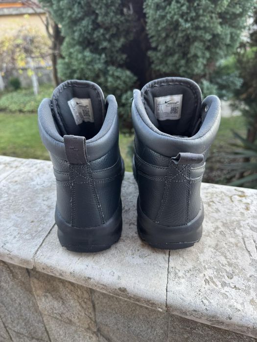 Дамски зимни обувки Nike Manoa Leather