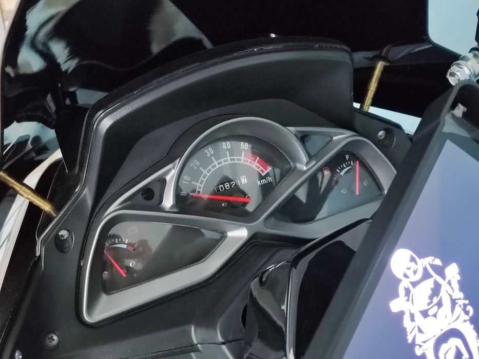 Drongo номидаги скутер сотилади 150сс