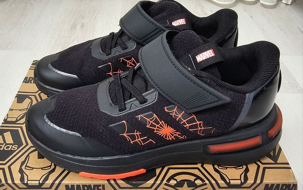 Sneakers Adidas Marvel baieti MARIME 37,5
