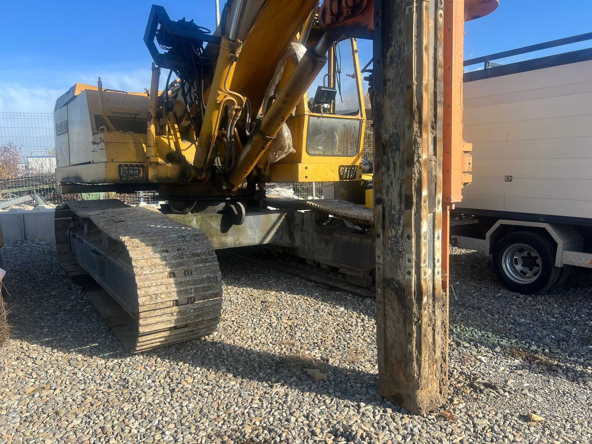 Excavator Liebherr 941 cu batator de stalpi ABI - Greutate 38 T