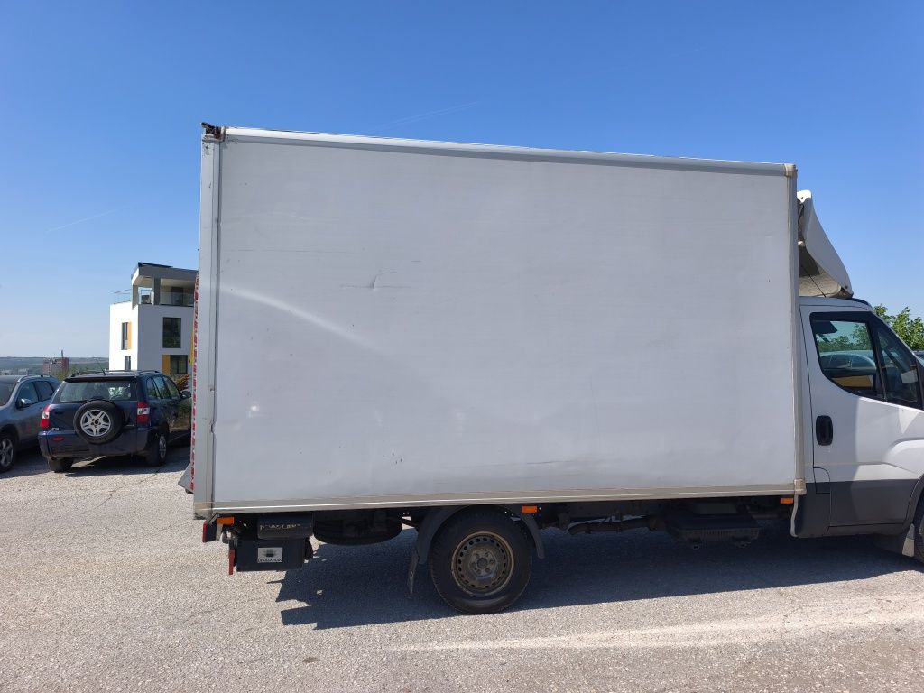 Продавам фургон за Iveco 35S18 2019г междуосие 3,75 от Швейцария