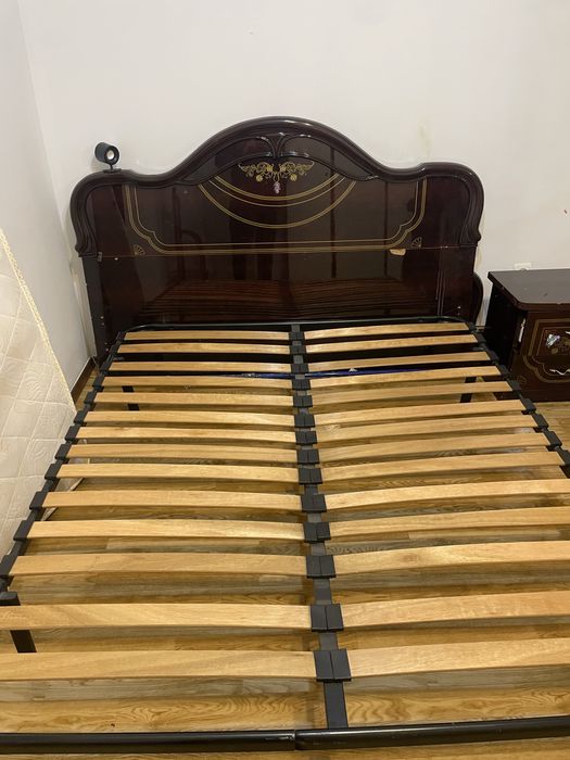 Кровать и 2 тумбы