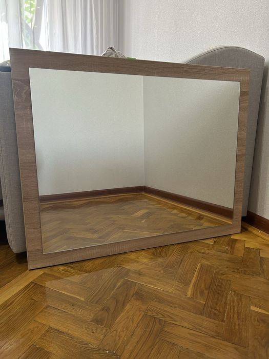 Настенное новое зеркало
