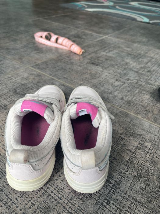 Маратонки Nike р.33.5