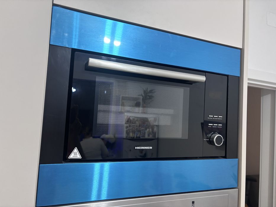 Cuptor cu microunde incorporabil HEINNER HMW-23BIXBK,23 L, 800 W, digi