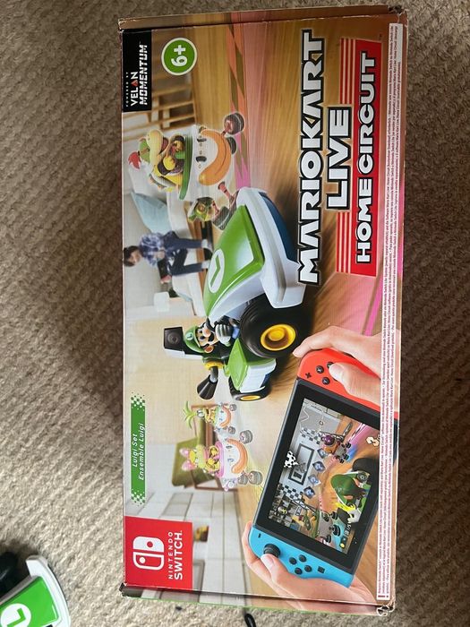 Nintendo switch + Mariokart live home circuit (foarte puțin folosit)