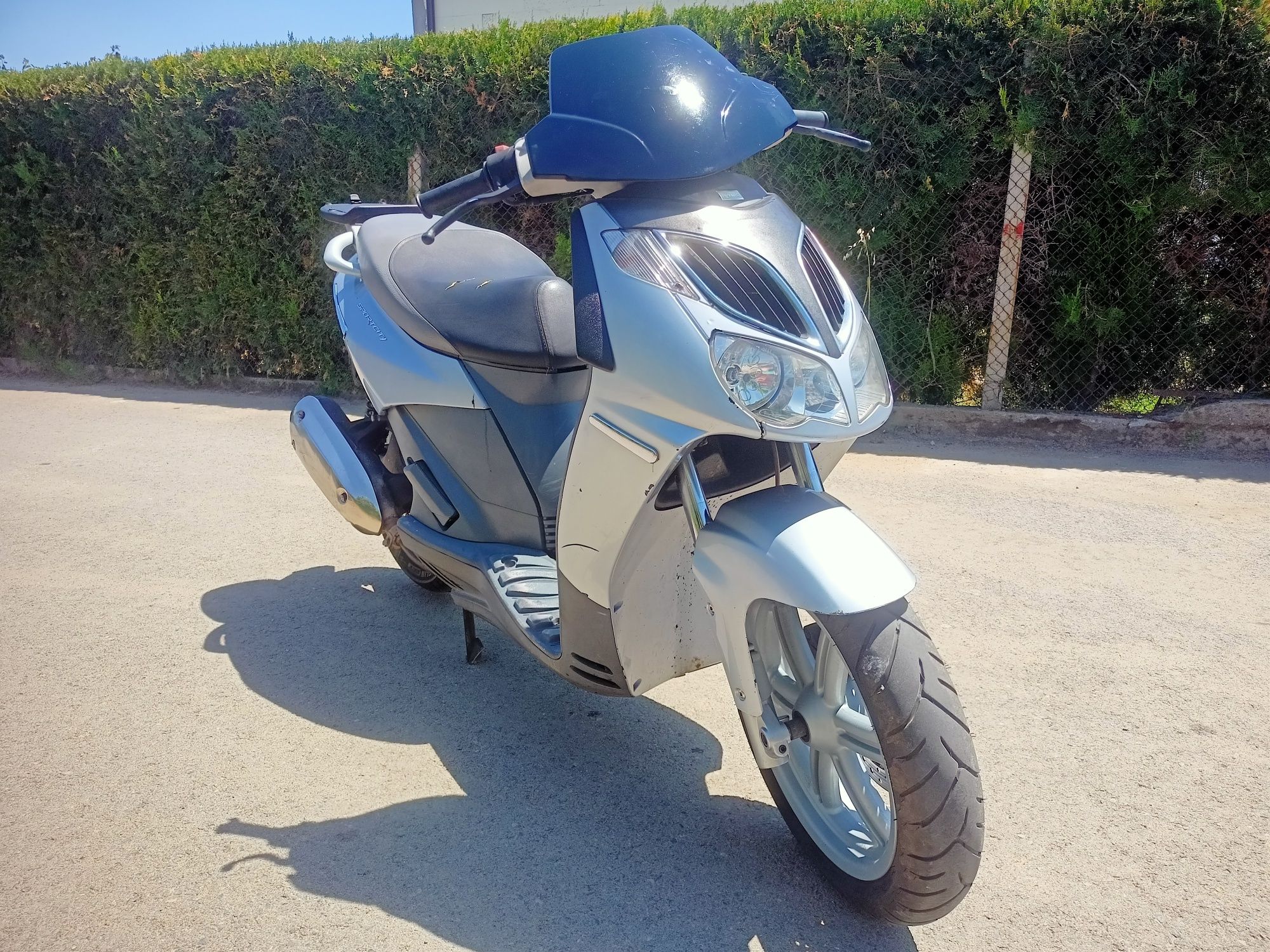 Aprilia sportcity 200