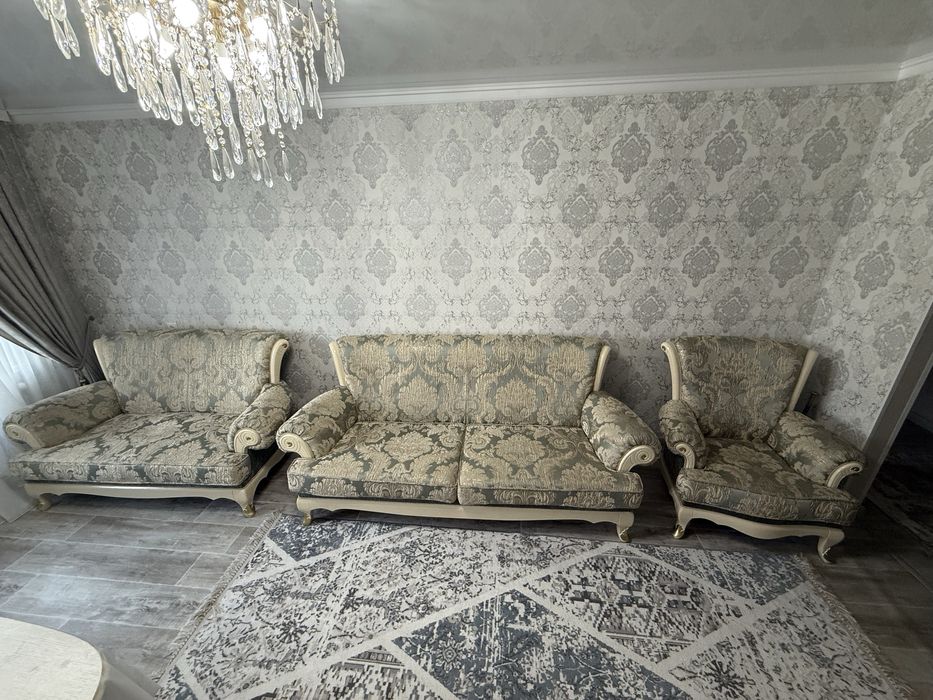 Продам белорусский комплект для гостиной (2 дивана 1 кресло).