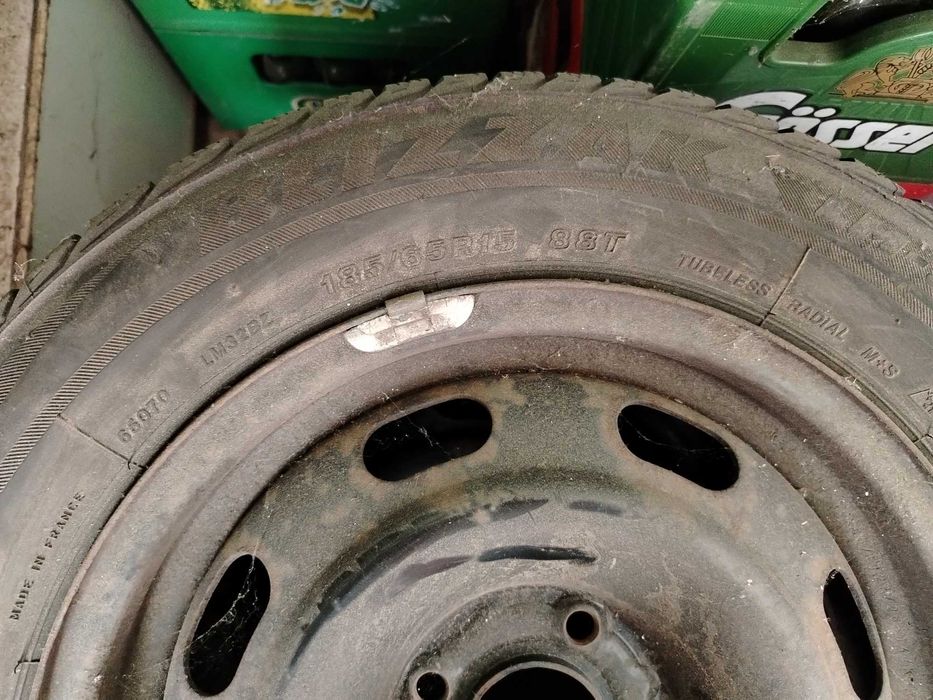 Vând cauciucuri 185/65R15